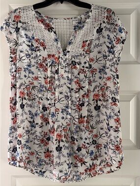 Daniel Rainn White Floral Split-Neck Blouse with Red & Blue Flowers